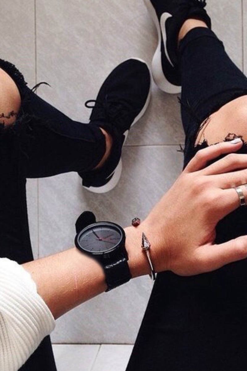 Reloj Clásico de Cuero Negro