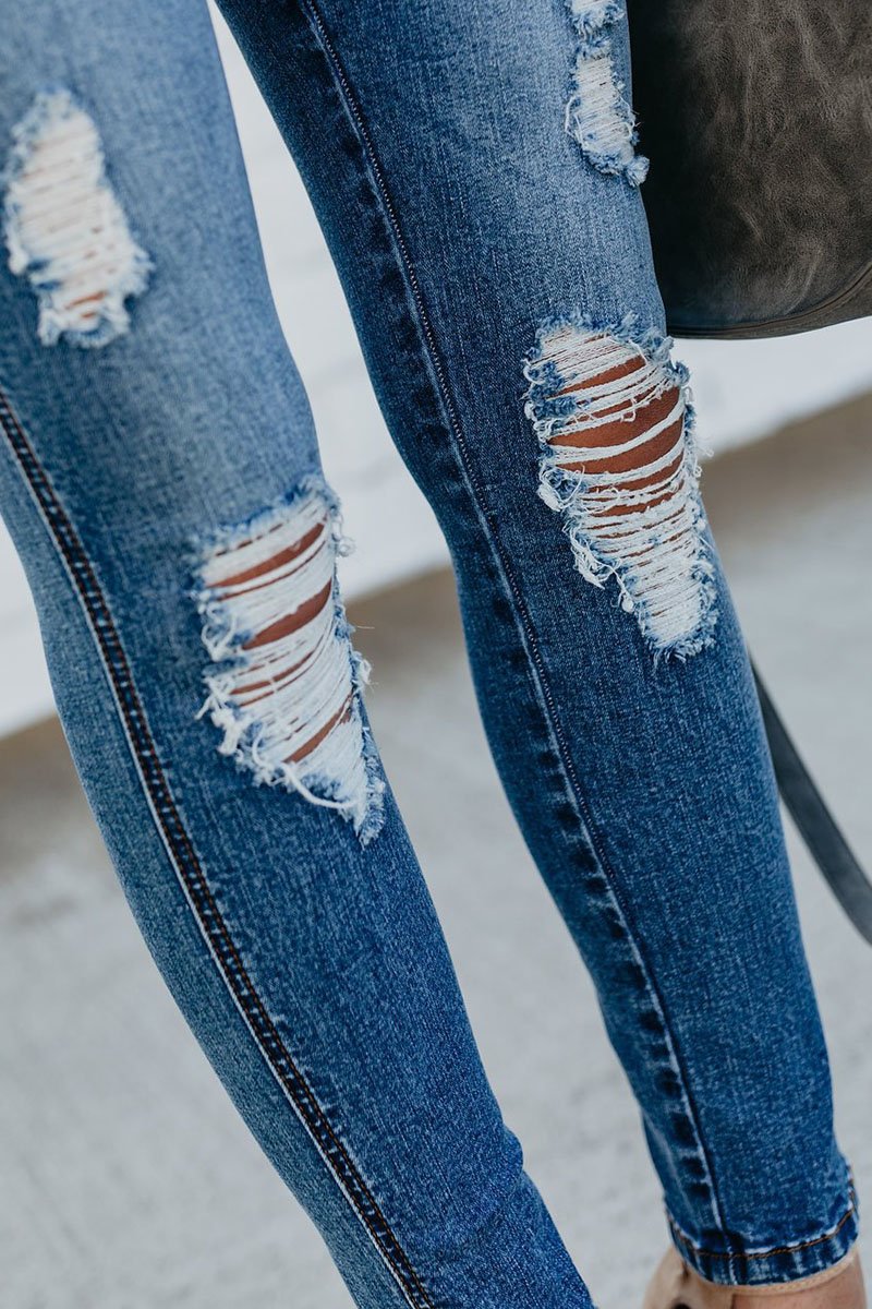 Vaqueros desgastados con tobillo