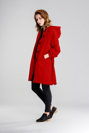 CHAQUETA CORTAVIENTOS CON CAPUCHA IMPERMEABLE DE GRAN TAMAÑO