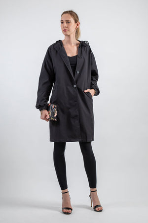 CHAQUETA CORTAVIENTOS CON CAPUCHA IMPERMEABLE DE GRAN TAMAÑO