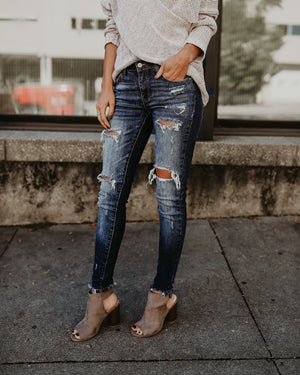 Jeans pitillo efecto roto y desgastado